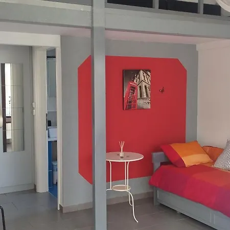 ゲストハウス Irida's House クシロカストロ