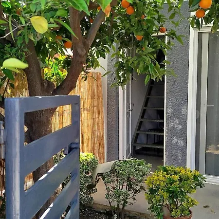 ゲストハウス Irida's House クシロカストロ