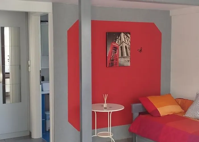 ゲストハウス Irida's House クシロカストロ